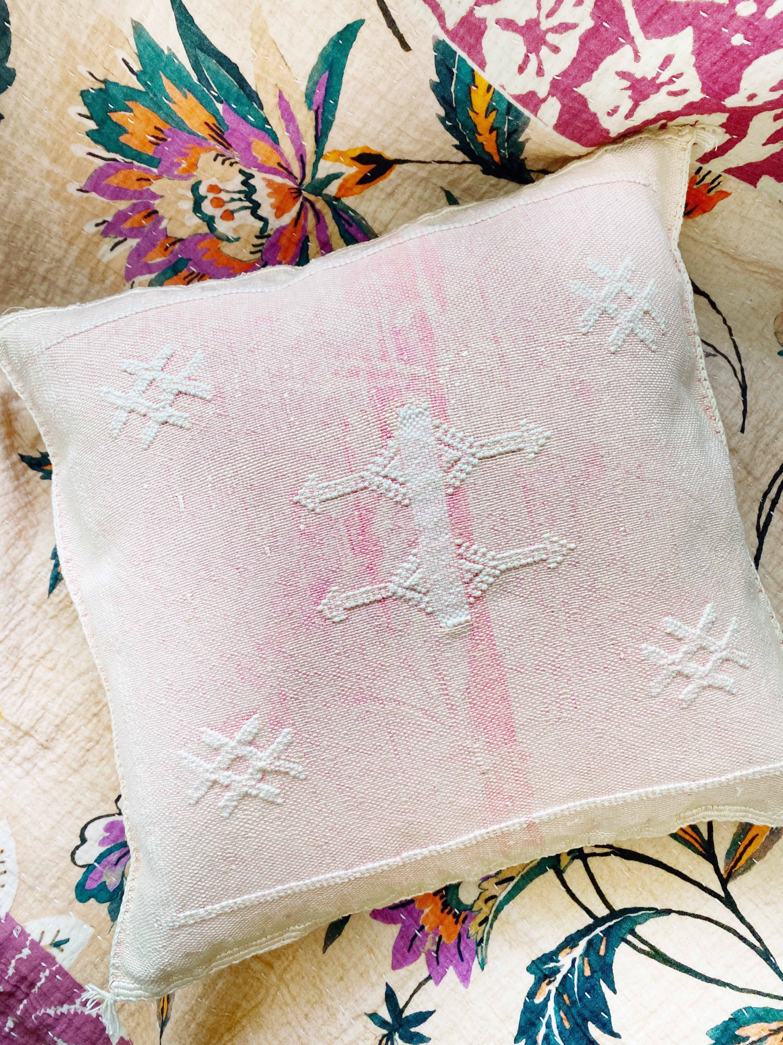 CACTUS SILK PILLOW IN PINK